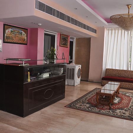 Hotel Samrat Kaushambi Ghaziabad Dış mekan fotoğraf