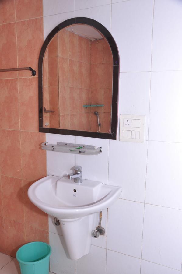 Hotel Samrat Kaushambi Ghaziabad Dış mekan fotoğraf