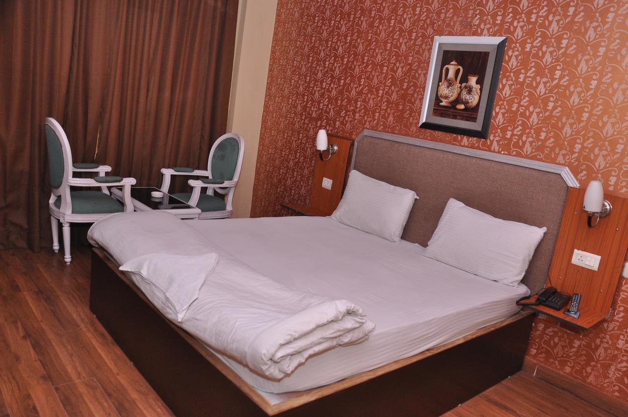 Hotel Samrat Kaushambi Ghaziabad Dış mekan fotoğraf