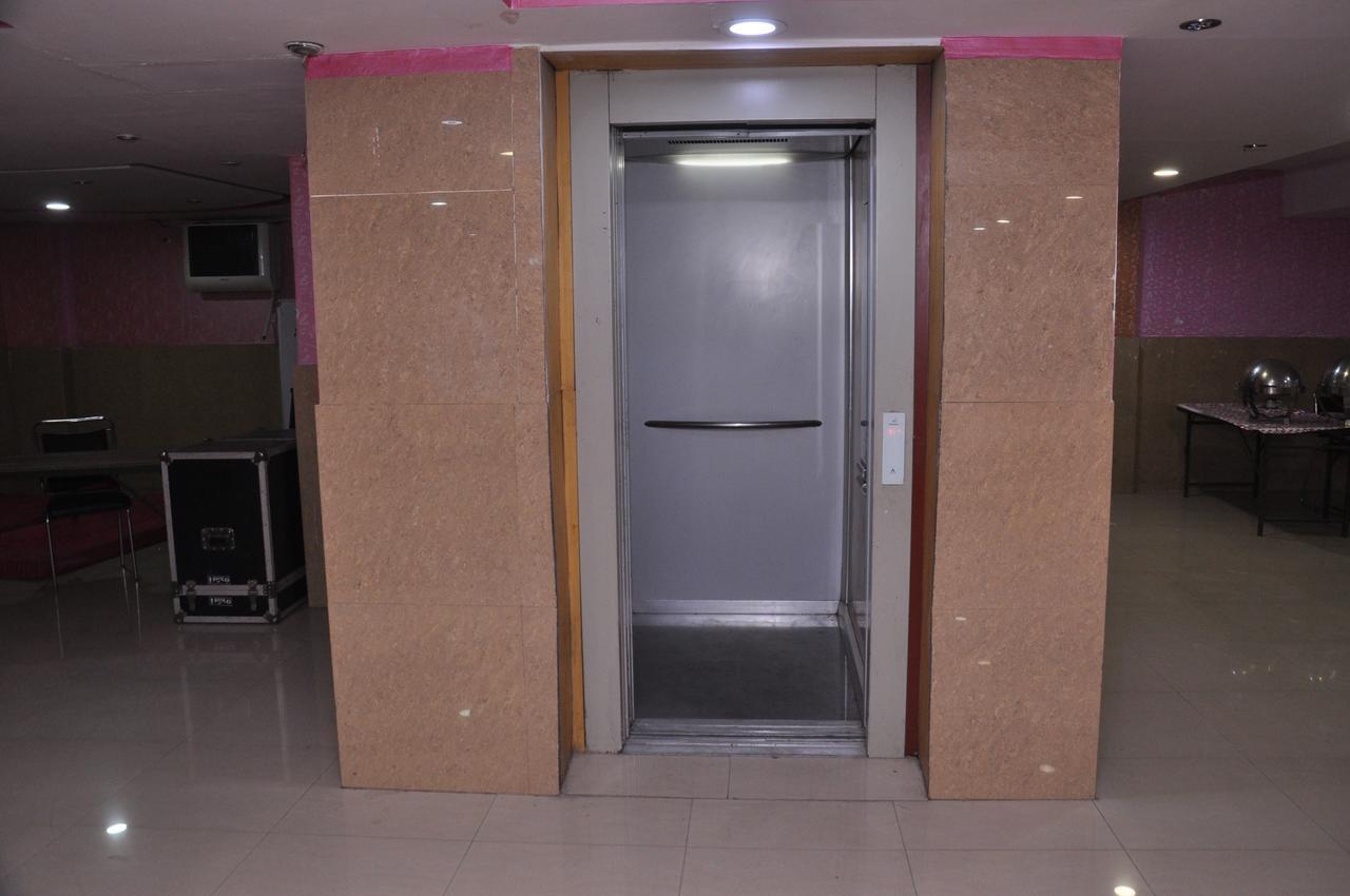 Hotel Samrat Kaushambi Ghaziabad Dış mekan fotoğraf