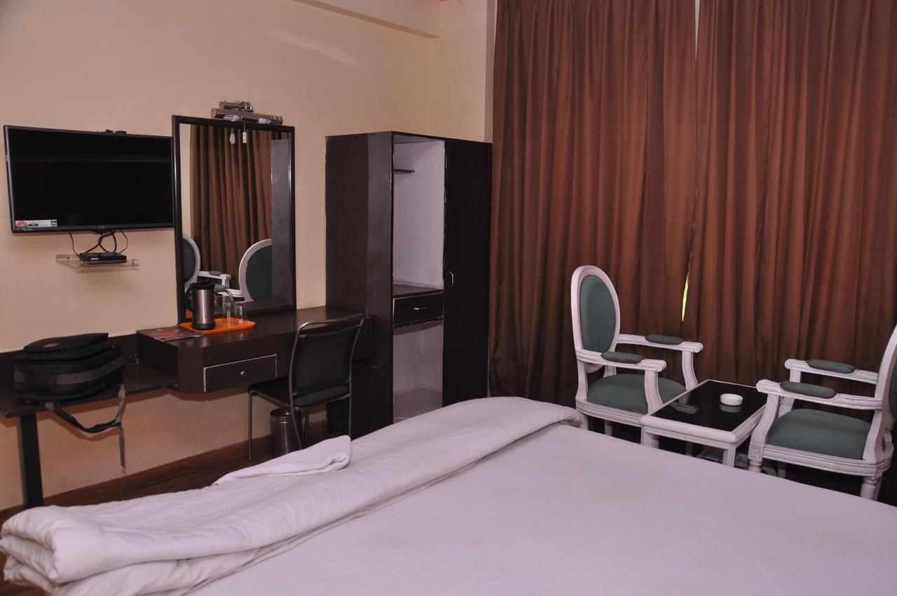 Hotel Samrat Kaushambi Ghaziabad Dış mekan fotoğraf
