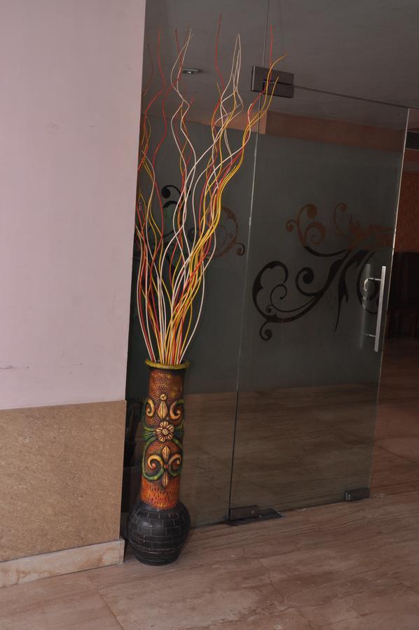 Hotel Samrat Kaushambi Ghaziabad Dış mekan fotoğraf
