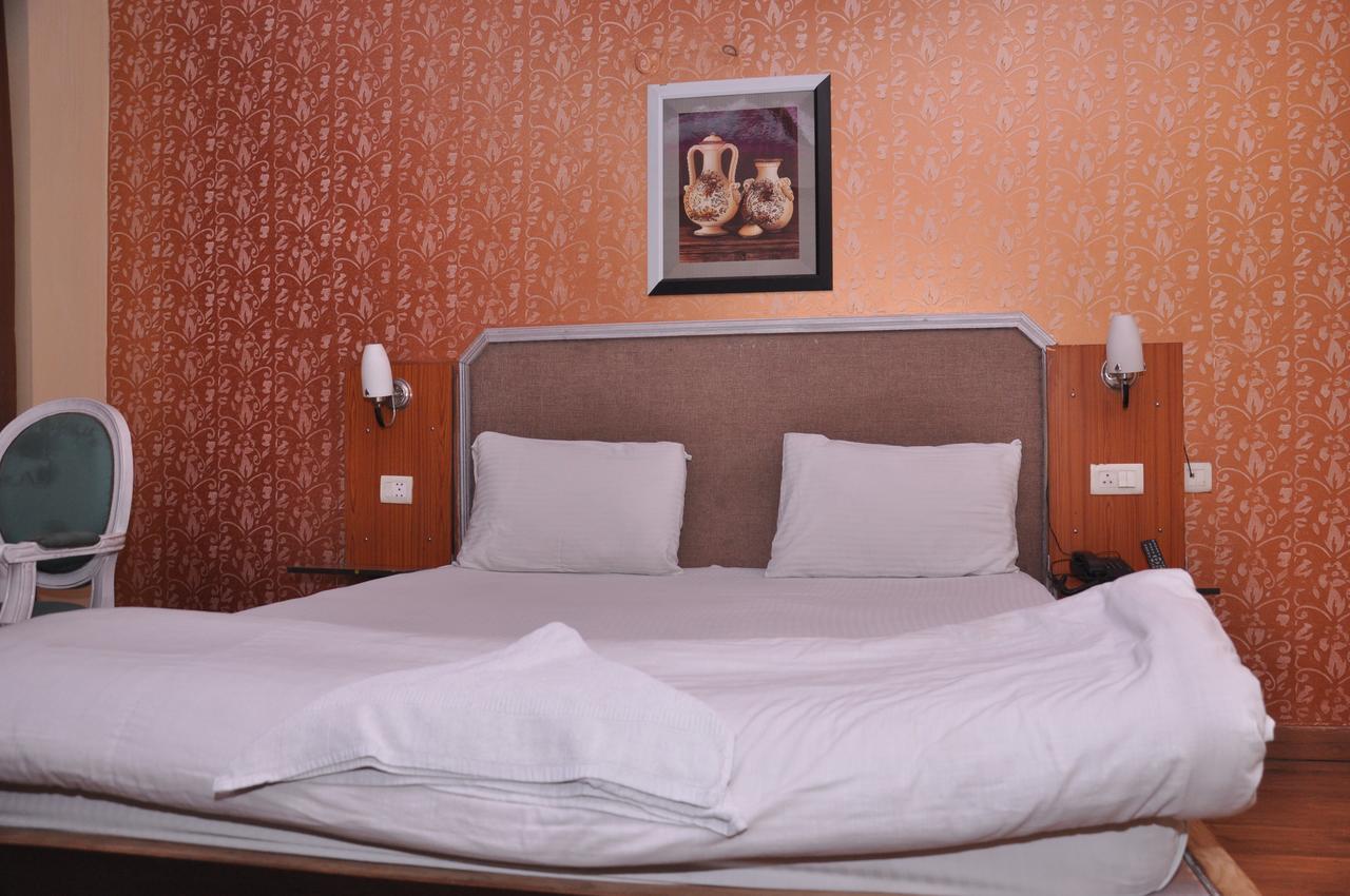 Hotel Samrat Kaushambi Ghaziabad Dış mekan fotoğraf