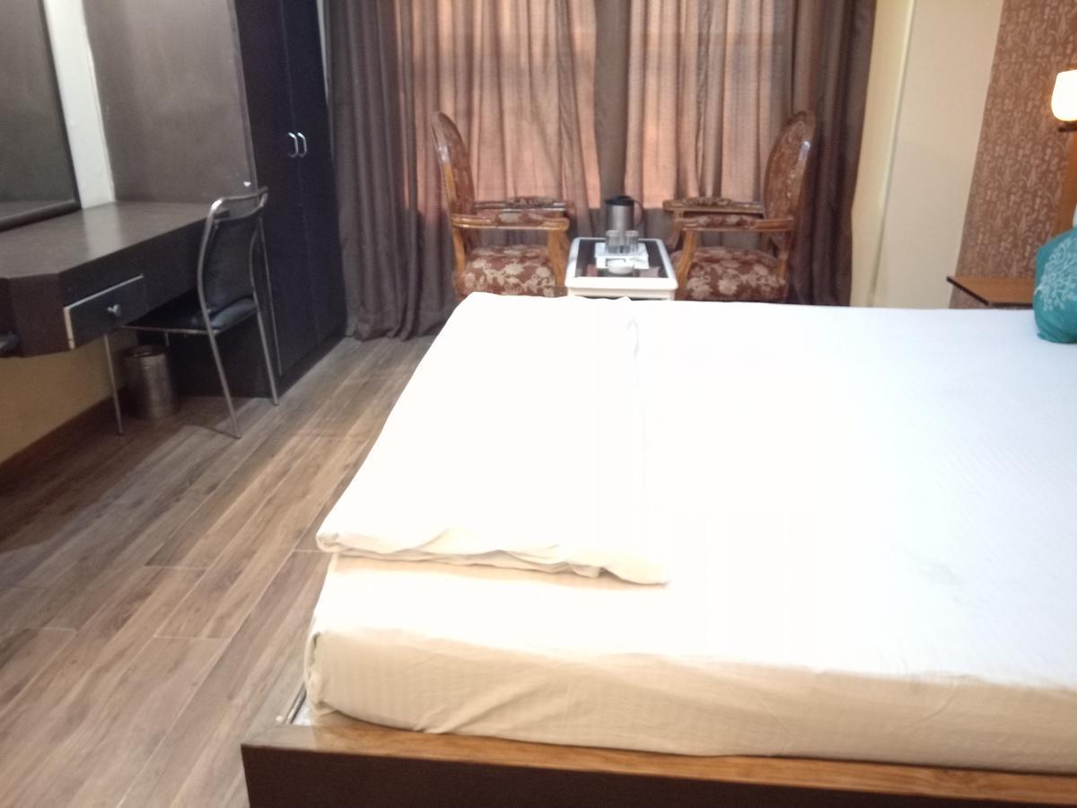 Hotel Samrat Kaushambi Ghaziabad Dış mekan fotoğraf