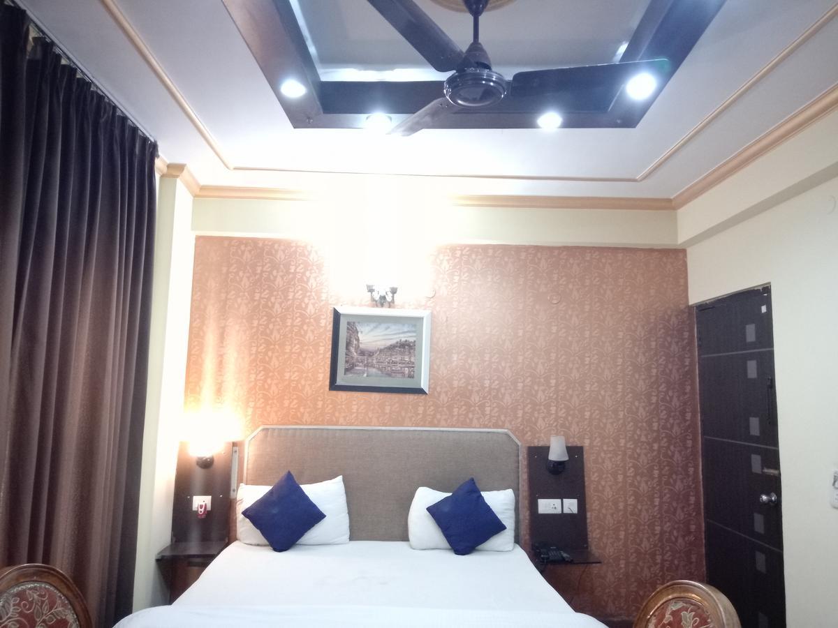 Hotel Samrat Kaushambi Ghaziabad Dış mekan fotoğraf
