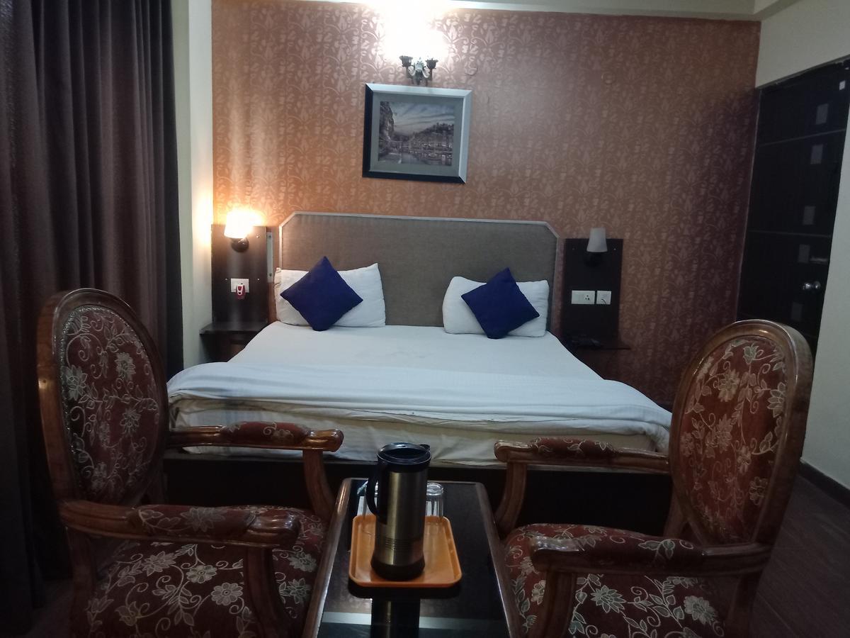 Hotel Samrat Kaushambi Ghaziabad Dış mekan fotoğraf