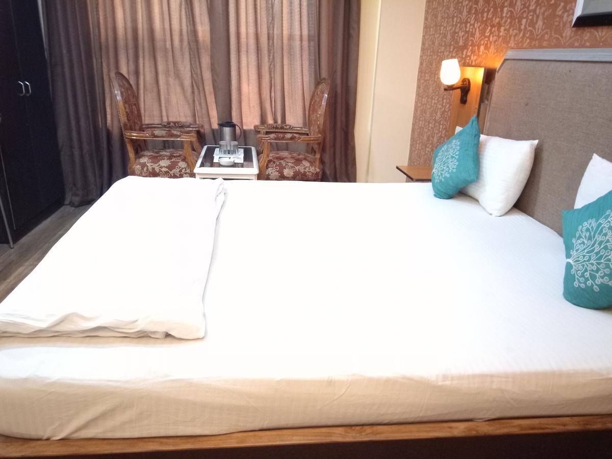 Hotel Samrat Kaushambi Ghaziabad Dış mekan fotoğraf