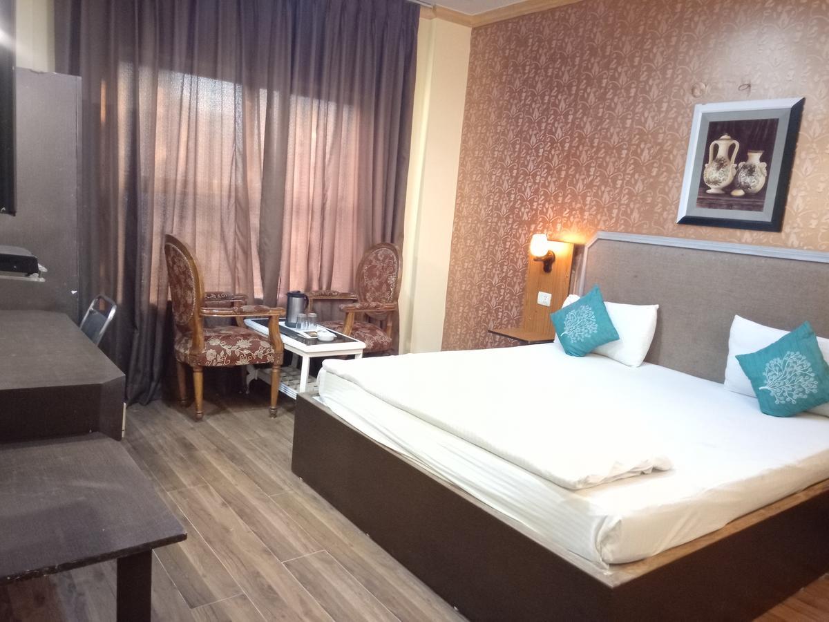 Hotel Samrat Kaushambi Ghaziabad Dış mekan fotoğraf
