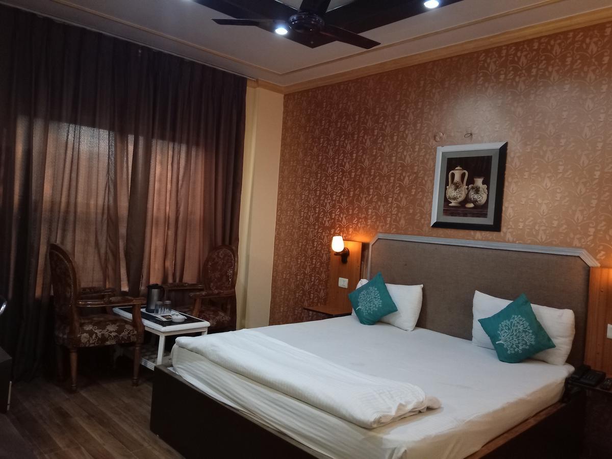 Hotel Samrat Kaushambi Ghaziabad Dış mekan fotoğraf