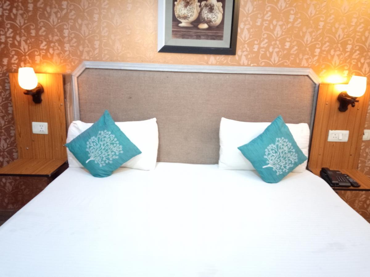 Hotel Samrat Kaushambi Ghaziabad Dış mekan fotoğraf