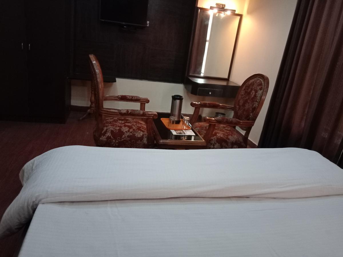 Hotel Samrat Kaushambi Ghaziabad Dış mekan fotoğraf