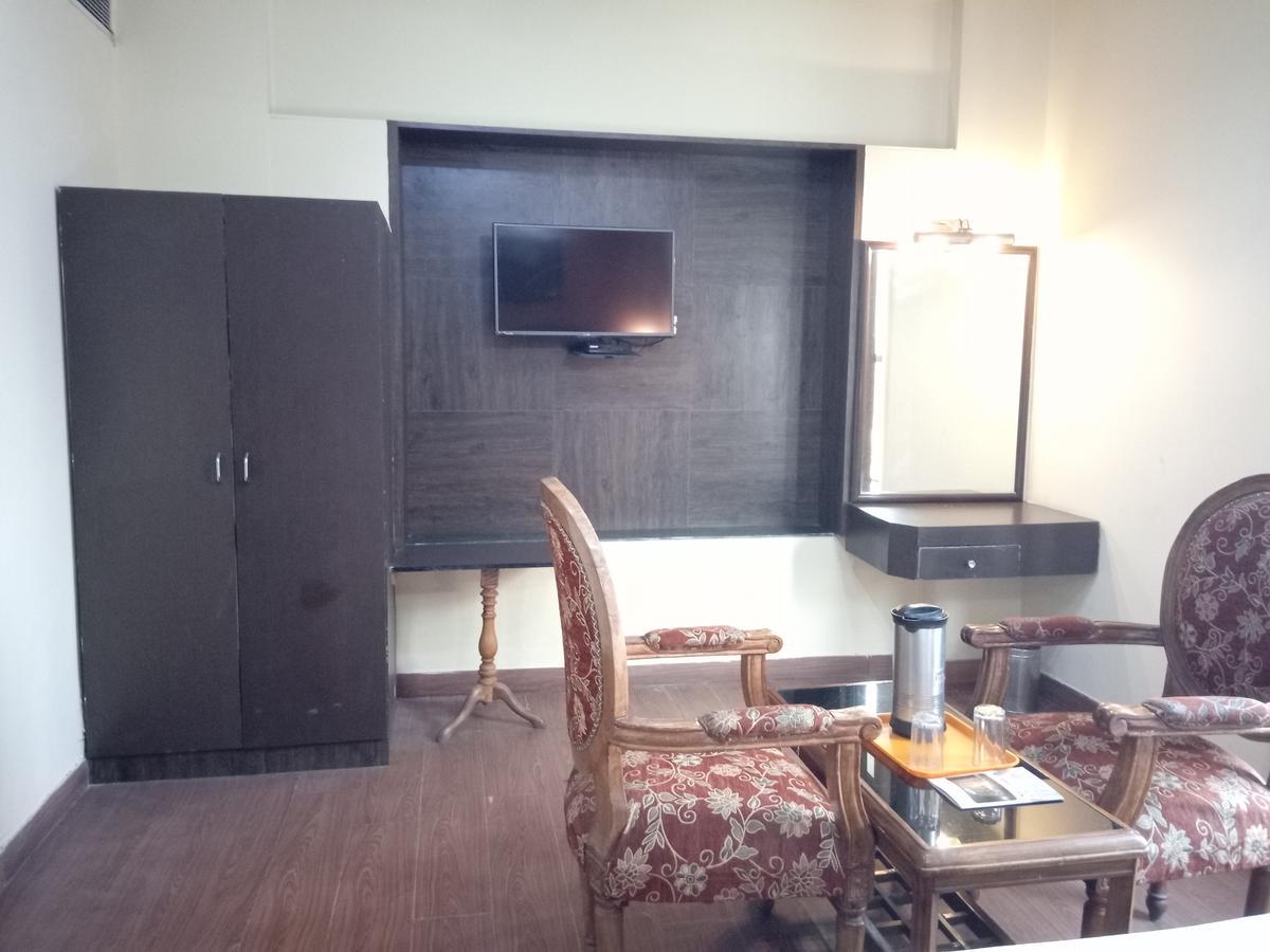 Hotel Samrat Kaushambi Ghaziabad Dış mekan fotoğraf