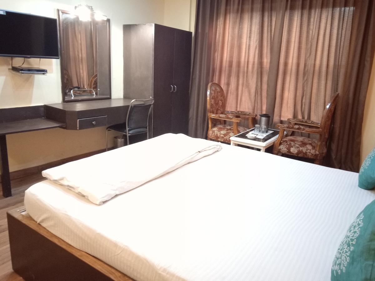 Hotel Samrat Kaushambi Ghaziabad Dış mekan fotoğraf