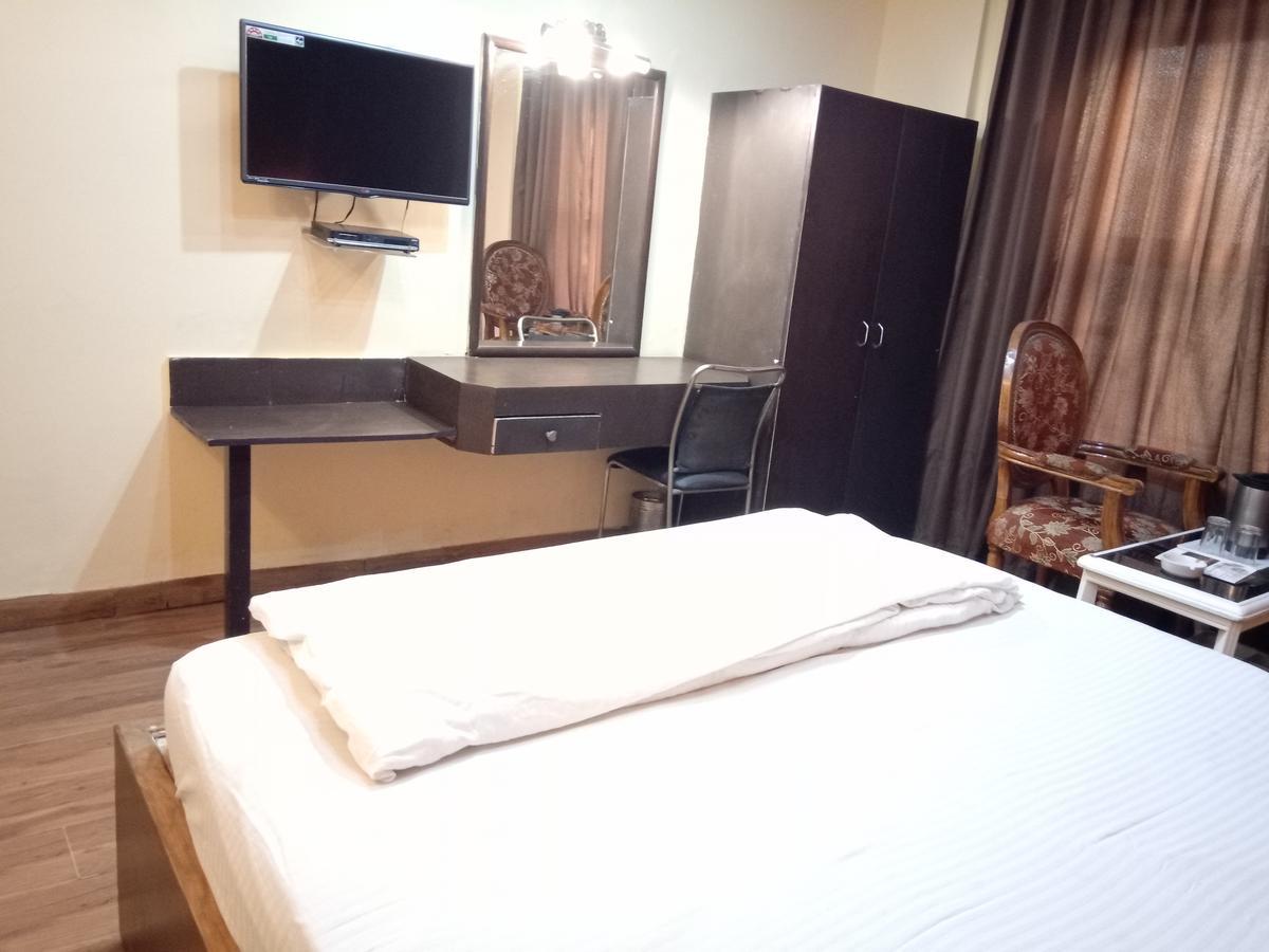 Hotel Samrat Kaushambi Ghaziabad Dış mekan fotoğraf